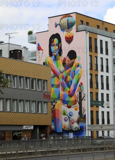 Mural in Oldenburg, work of the Spanish street artist Okuda San Miguel, the mural is entitled Puppy Love. It shows the actors Paz de la Huerta and Hopper Penn, Lower Saxony, Germany, (permanent work of art in public space)