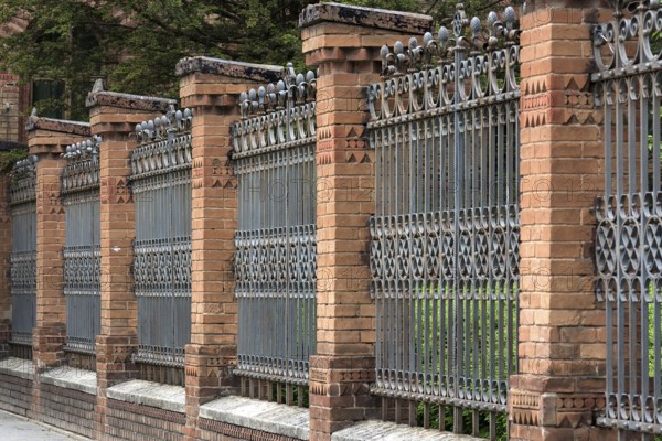 Fence of the National Yuri Fedkovych University, founded in 1875, Czernowicz, Ukraine