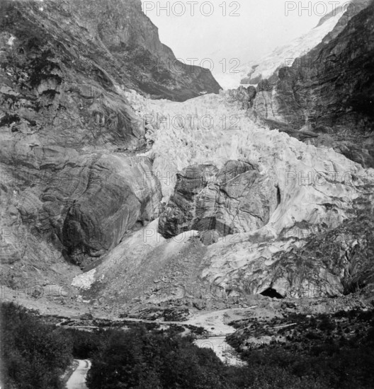 The Upper Grindelwald Glacier is a valley glacier, Alps, Glacier, Grindelwald, Canton of Bern, around 1930, historic, high mountains, mountain, Switzerland