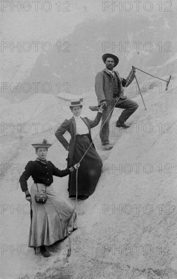 Mountaineering, rope protection, two woman and a man climbing in the Alps, around 1910, high mountains, mountain, historic, Bavaria, Germany