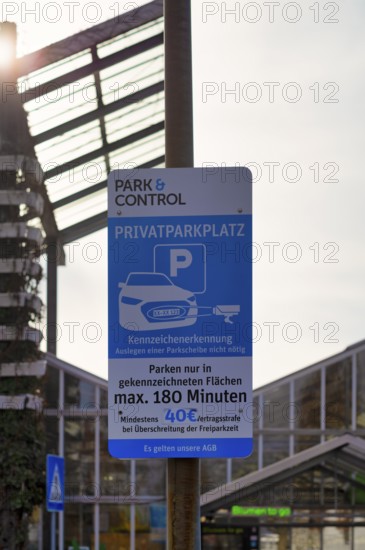 Private parking space with license plate recognition threat of contractual penalty, contractual penalty, penalty if parking time is exceeded, Pflanzen Kölle, Gartencenter, Fellbach, Baden-Württemberg, Germany
