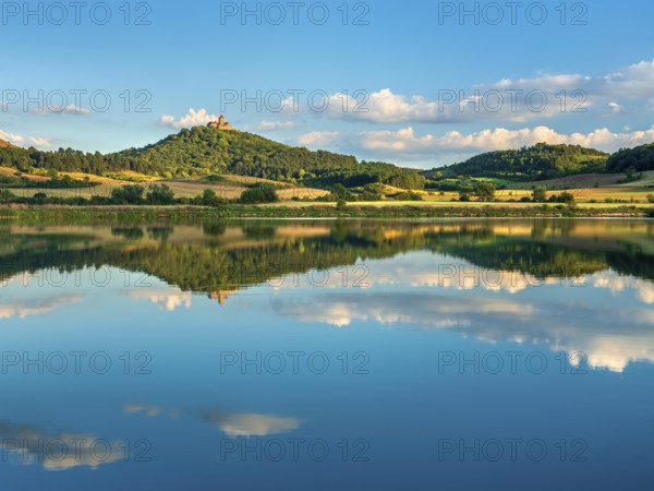 Wachsenburg Castle is reflected in the still water of a lake under a blue sky with cumulus clouds, Castle of the Three Gleichen Castle Ensemble, Thuringian Burgenland, Mühlberg, Thuringia, Germany