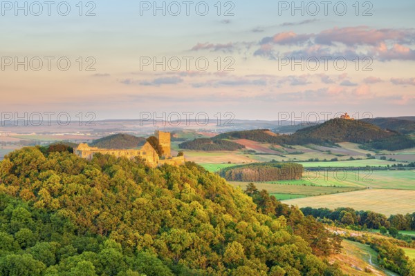 View of the ruins of Gleichen Castle in the evening light, Wachsenburg Fortress in the back, Three Gleichen Castle Ensemble, Thüringer Burgenland, Thuringian Basin, Gotha, Thuringia, Germany