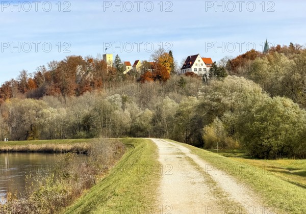 Trail on the Isar with a view of Grünwald with Bürg Grünwald, Grünwald, Bavaria, Germany