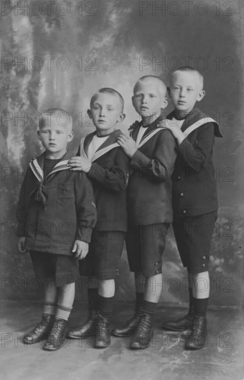 Four brothers, organ pipes, fashion, around 1917, historical, Germany