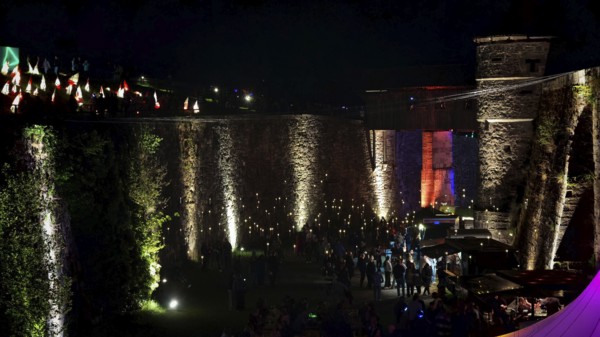 Night view of a festival with illuminated castle walls and visitors, Kronach glows, Frankenwald nature park Park