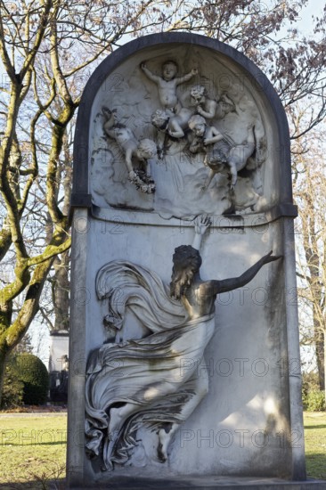Grave relief Allegory of the Soul by Federico Fabiani, historic grave site Pasquale Faccenda, Nordfriedhof Düsseldorf, North Rhine-Westphalia, Germany