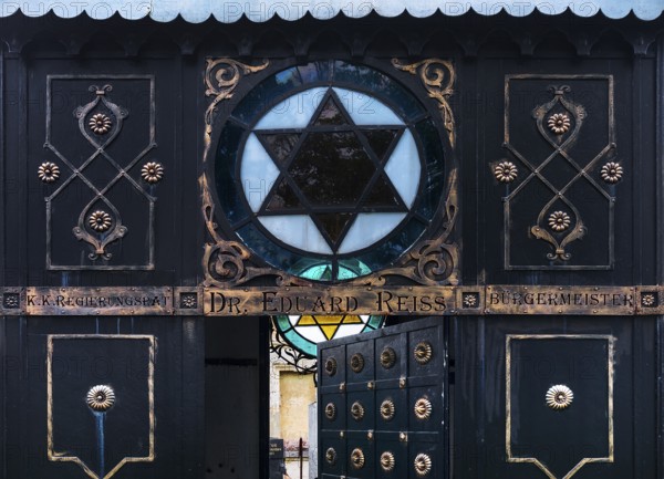 Entrance to the grave of the first Jewish mayor Dr. Eduard Reiss in Czernowicz, 1850-1907, Jewish cemetery, since 1866, Czernowicz, Bukovina, Ukraine