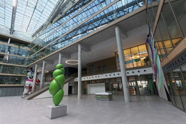 EUREF-Campus Düsseldorf, atrium with sculpture Blow up by Stephan Marienfeld, European Energy Forum for Climate Protection and Electric Mobility, Energiewende, Düsseldorf, North Rhine-Westphalia, Germany