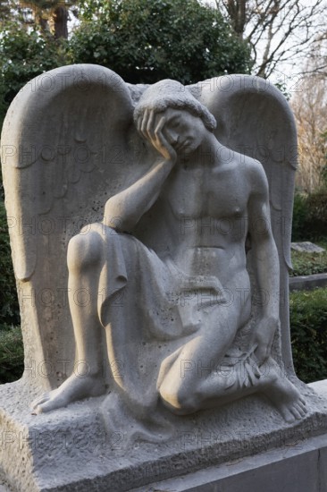Funerary sculpture of a mourning angel, Nordfriedhof Düsseldorf, North Rhine-Westphalia, Germany