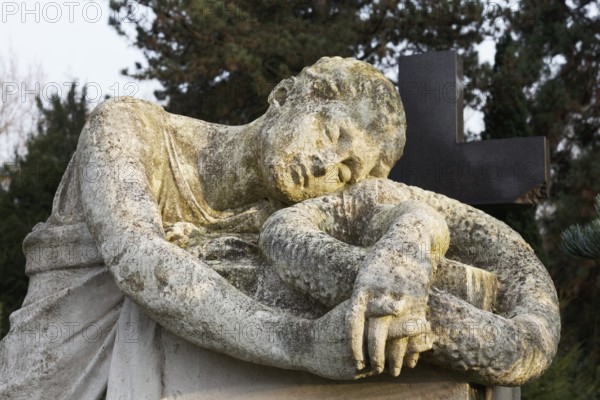 Julius Boos grave with sculpture of a mourning woman, Nordfriedhof Düsseldorf, North Rhine-Westphalia, Germany