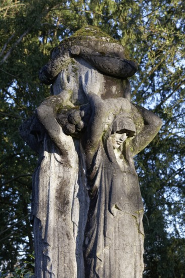 Tomb sculpture with female caryatids by Bldhauer Fritz Klimsch, Behrens grave site, Nordfriedhof Düsseldorf, North Rhine-Westphalia, Germany