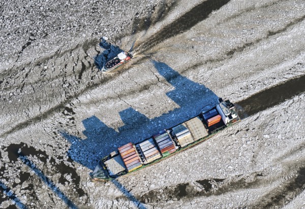 Germany, ship, container ship, commercial shipping, obstruction, freight connection, ice, ice, refrigeration, transport, logistics, sea route, plaice floes, shipping, chartering, freight, economy, aerial view, trade, aerial view, winter, season, HADAG, ferry, Hamburg
