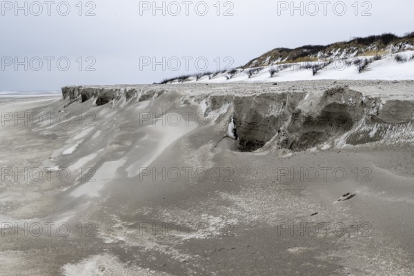 Snow-covered dunes with edge on the North Sea, Langeoog, Lower Saxony, Germany
