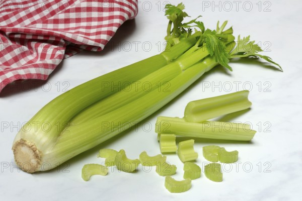 Celery stalks, celery pieces and knife