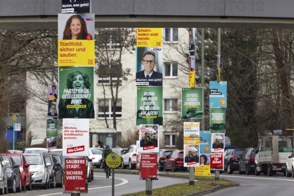 Numerous election posters for the 2026 local elections are hanging one behind the other on several lamp posts in the northwest of Frankfurt. The Hessian state government has set March 15, 2026 as the election day for the local elections in Hesse. On this day, the elections of the City Council and the 16 local advisory councils will take place in Frankfurt am Main, Germany