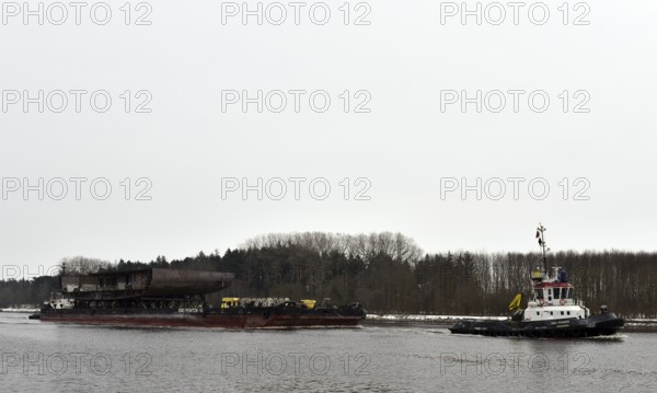 Tugboat, tow ship, bring part of a new ship through the Kiel Canal, NOK, Kiel Canal, Kiel Canal, Schleswig-Holstein, Germany