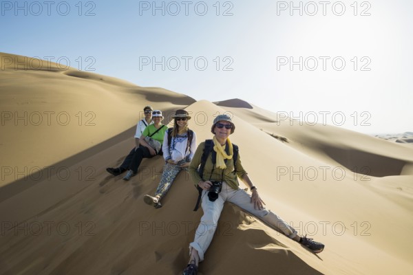 Tourist group in the desert, near Merzouga, Meknès-Tafilalet region, Erg Chebbi, northern Sahara, Morocco