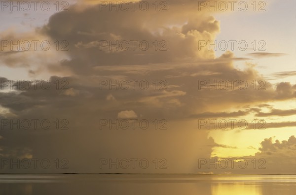 Tropical rain shower off Tahiti, Franz. polynesia