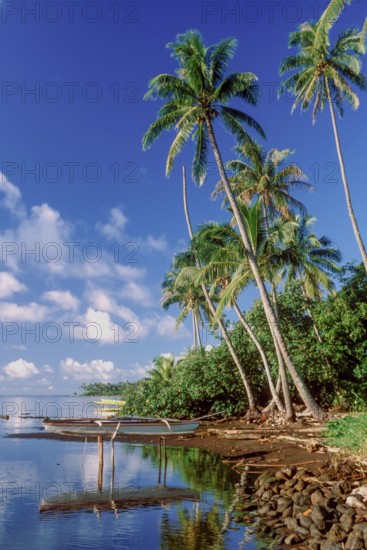 Outrigger boat on the beach, Tahiti, Franz. polynesia