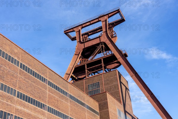 Zollverein colliery, Doppelbock conveyor scaffolding of shaft 12, Wipperhalle, UNESCO World Heritage, Essen, North Rhine-Westphalia, Germany