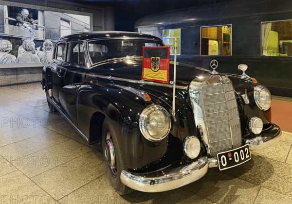 Adenauer's Mercedes 300 with saloon car 10205, historical film in the background, House of History, Bonn, North Rhine-Westphalia, Germany