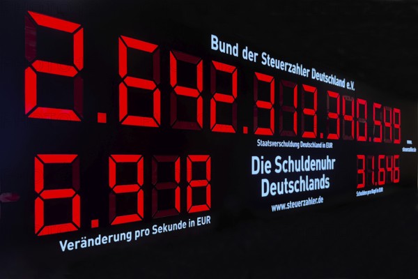 Germany's debt clock, as of 21.01.2026, government debt in Germany 2 trillion 642 billion 313 million 340 thousand 549 euros, Bonn, House of History, Germany