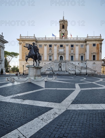 Equestrian statue of Marcus Aurelius in front of the Senatorial Palace (Palazzo Senatorio) in the morning light, Piazza del Campidoglio on the Capitoline Hill, Capitoline Square, Rome, Lazio, Italy
