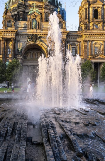 Water fountain, summer lifestyle, tourists and passers-by in the pleasure garden in Berlin-Mitte, Berlin, Germany