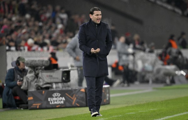 Coach Gerardo Seoane BSC Young Boys Bern on the sidelines gesture gesture soccer, UEFA EUROPA LEAGUE, MHPArena, MHP Arena Stuttgart, Baden-Württemberg, Germany