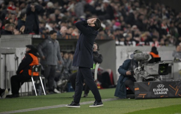 Coach Gerardo Seoane BSC Young Boys Bern on the sidelines disappointed gesture soccer, UEFA EUROPA LEAGUE, MHPArena, MHP Arena Stuttgart, Baden-Württemberg, Germany