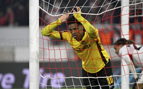 Alvyn Sanches BSC Young Boys Bern (10) disappoints in the goal net Football, UEFA EUROPA LEAGUE, MHPArena, MHP Arena Stuttgart, Baden-Württemberg, Germany