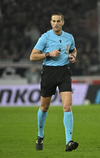 Referee Referee Javier Alberola Rojas (ESP) Gesture Gesture Football, UEFA EUROPA LEAGUE, MHPArena, MHP Arena Stuttgart, Baden-Württemberg, Germany