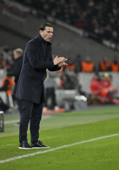 Coach Gerardo Seoane BSC Young Boys Bern on the sidelines gesture gesture soccer, UEFA EUROPA LEAGUE, MHPArena, MHP Arena Stuttgart, Baden-Württemberg, Germany