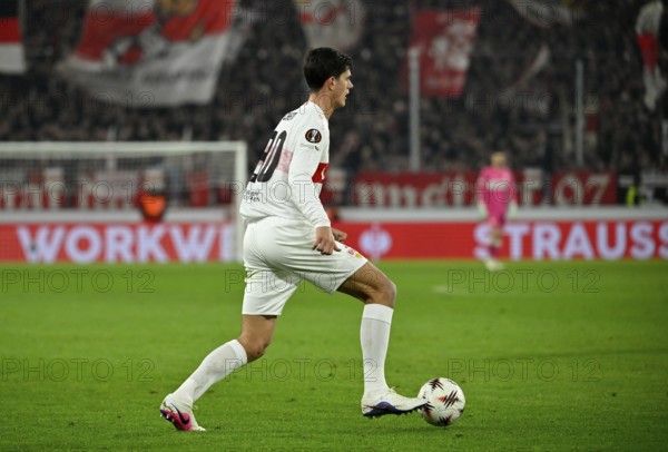 Jose Maria Chema Andres Baixauli VfB Stuttgart (30) Action on the ball Football, UEFA EUROPA LEAGUE, MHPArena, MHP Arena Stuttgart, Baden-Württemberg, Germany