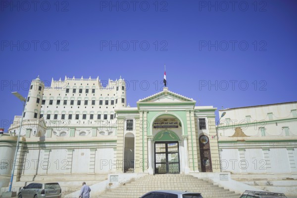 In Seiyun, Yemen, on January 15, 2026, the national flag of Yemen flies over a government building in the city center. This symbolic moment follows the deployment of the Saudi-backed Nation's Shield Forces (Dir' al-Watan) and the withdrawal of Southern Transitional Council (STC) units, Hadramout, Seiyun, Yemen