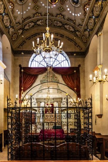 Bima, Remuh Synagogue, 1553, one of two synagogues still in use today, Kazimierz Jewish Quarter, important, formerly independent district that has developed into an important center of Jewish culture since the 14th century, Krakow, Poland