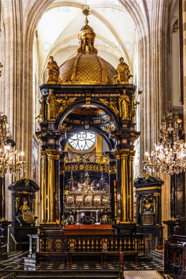 Mausoleum of St. Stanislaw, Krakow Bishop and Patron of Poland, 11th century, canopy with gilded dome supported by four angels, Wawel Cathedral, Coronation and Burial Church of the Kings of Poland, 11th century, Krakow, Poland