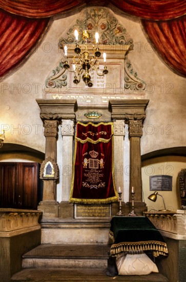 Torah shrine, Remuh Synagogue, 1553, one of two synagogues still in use today, Kazimierz Jewish Quarter, important, formerly independent district that has developed into an important center of Jewish culture since the 14th century, Krakow, P