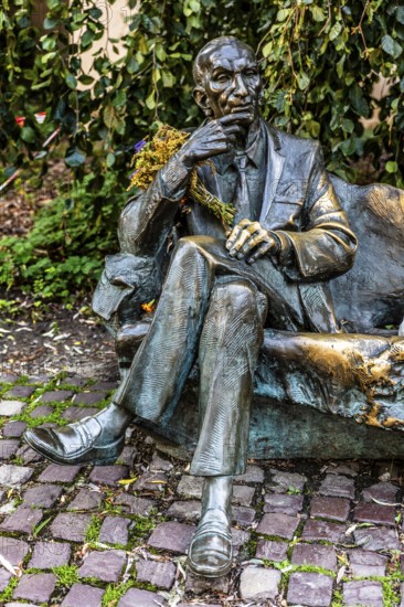 Bronze sculpture by sculptor Karol Badyna, Hero of the Second World War, Kazimierz Jewish Quarter, historically significant, formerly independent district that developed into an important center of Jewish culture since the 14th century, Krakow, Po
