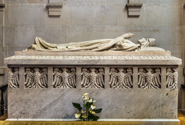 High grave of Hedwig of Anjou, also Saint Hewig of Poland, 1399, Wawel Cathedral, Coronation and Burial Church of the Kings of Poland, 11th century, Krakow, Poland
