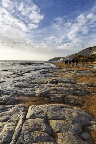Walkers on the beach, Lido Scala dei Turchi, Realmonte, Agrigento, Sicily, south coast, Mediterranean Sea, Italy