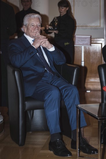 Joachim Gauck, former Federal President, in front of a dinner in honor of the Honorary Citizen of Berlin, Federal President Frank-Walter Steinmeier, hosted by Kai Wegner, Governing Mayor of Berlin, at Berlin's Red Town Hall on 28.01.2026