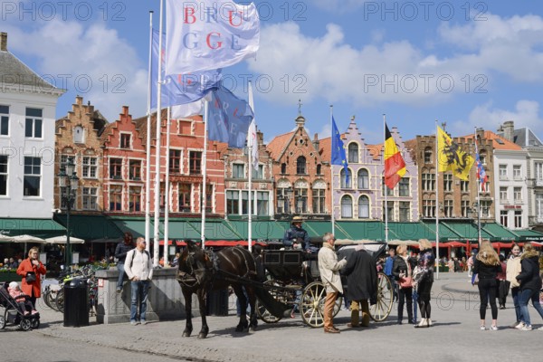 Horse-drawn carriage and guild houses, Grote Markt marketplace, Bruges, West Flanders, Flanders, Belgium