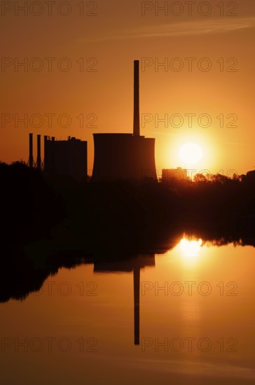 Lake in the 'Am Tibaum' nature reserve and Gersteinwerk power plant at sunrise, Hamm, North Rhine-Westphalia, Germany