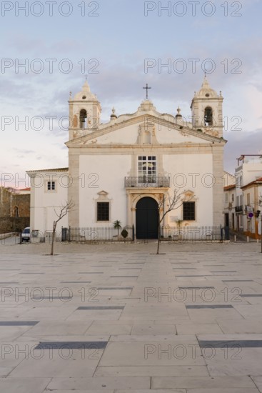 Church of Santa Maria ou da Misericordia at dusk, Praca Infante Dom Henrique, Lagos, Algarve, Portugal