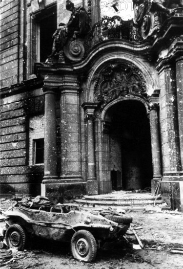Berlin, Niederkirchnerstraße, Mitte, headquarters of the Gestapo, entrance, April 1945