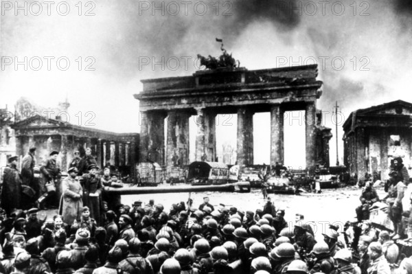 2.5.1945, the poet Yevgeny Aronovich Dolmatowski gives a speech for the Soviet soldiers in front of the Brandenburg Gate, Berlin, Germany