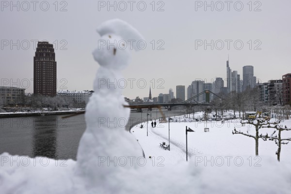 There is snow on the banks of the Main from the Wesel shipyard to the Frankfurt banking skyline, Osthafen, Frankfurt am Main, Hesse, Germany