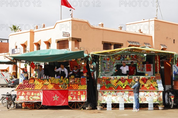 Stalls selling freshly squeezed fruit juices and smoothies on the Djemaa el Fna juggler square, Marrakech, historic old town, Medina, UNESCO World Heritage Site, Morocco